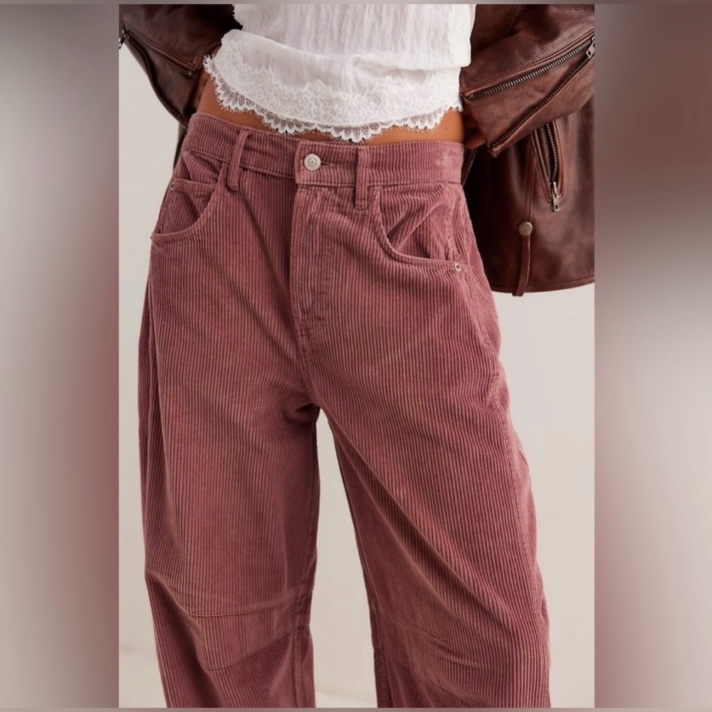 NWT. Free People Good Luck Mid-Rise Cord Barrel Jeans. Withered Rose. Size 25,26